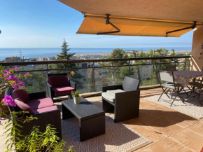 appartement Nice , jardin et mer